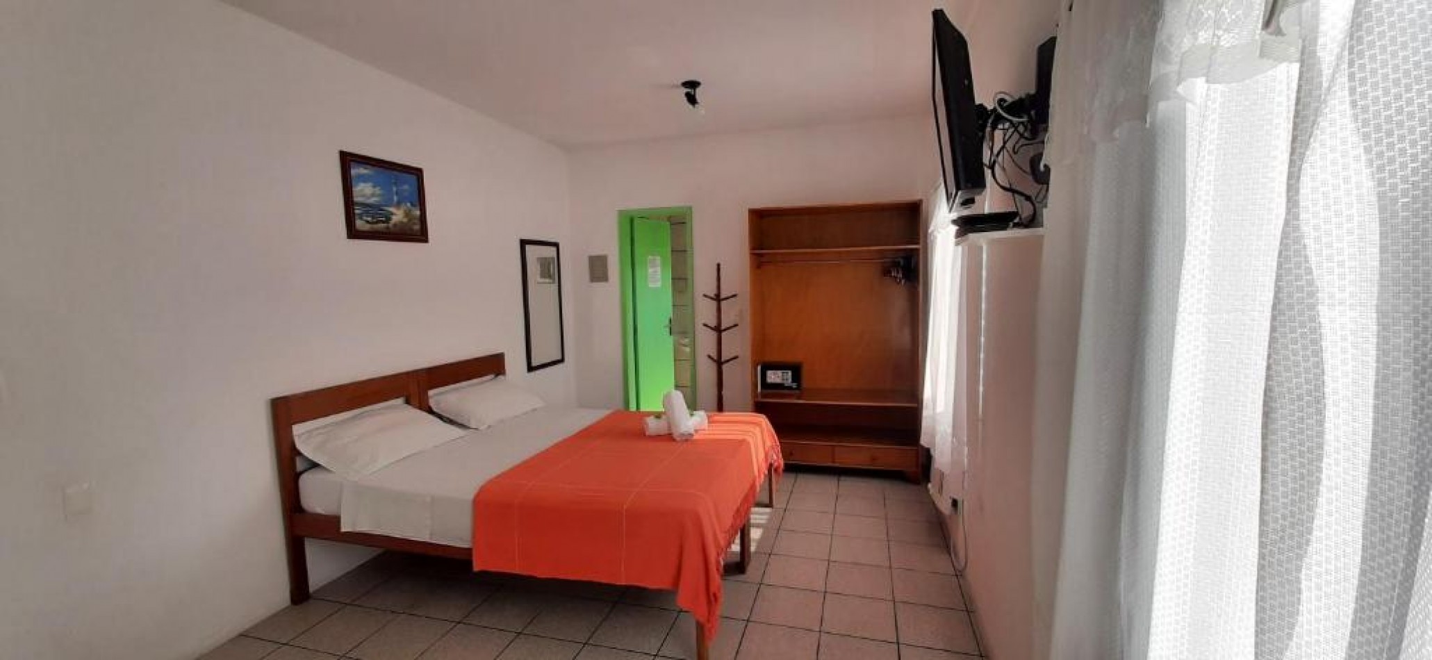 Pousada con Piscina y Desayuno