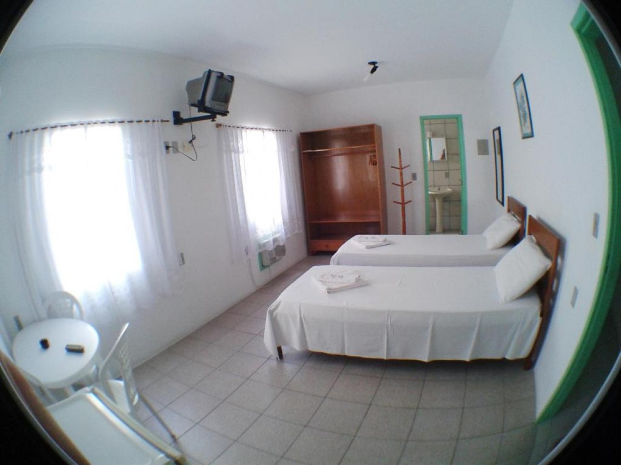 Pousada con Piscina y Desayuno