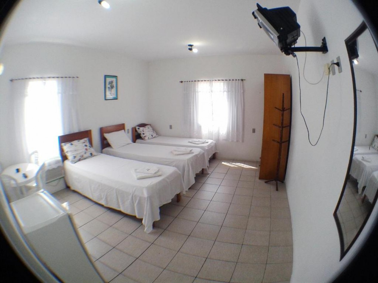 Pousada con Piscina y Desayuno