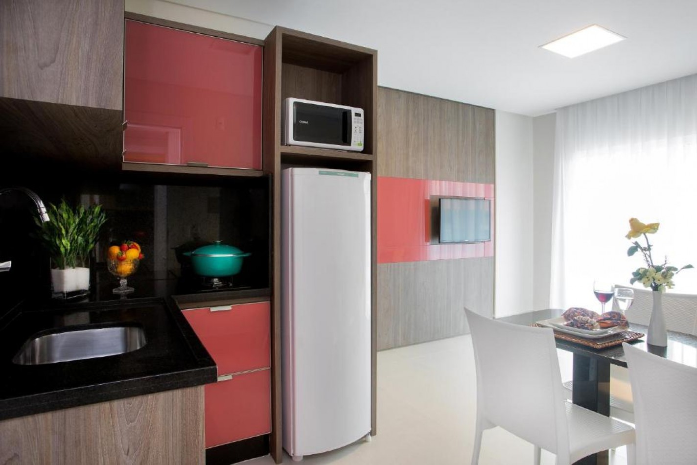 DEPTO DOS (02) DORMITORIOS, en Pousada Frente al Mar, con Desayuno.