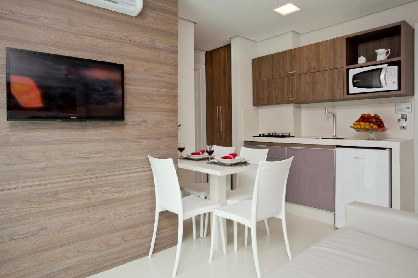 DEPTO DOS (02) DORMITORIOS, en Pousada Frente al Mar, con Desayuno.