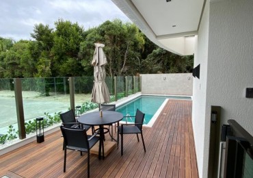 Depto (02) dorm. muy amplio con piscina en Palmas , SC