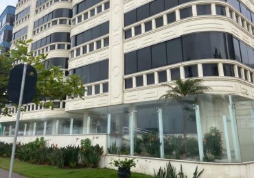 Depto (04) dorm, en Meia Praia