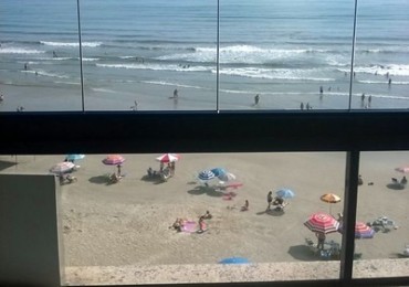 Depto (04) dorm en Meia Praia 