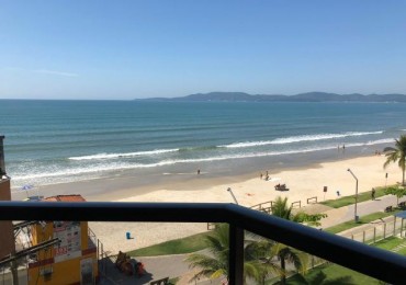Depto (03)dorm. casi beira mar en Meia Praia 