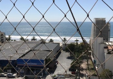 Depto (03) dorm. Exclusivo con vista al mar en Meia Praia