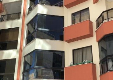Depto (04) dorm. Espectacular en Meia Praia